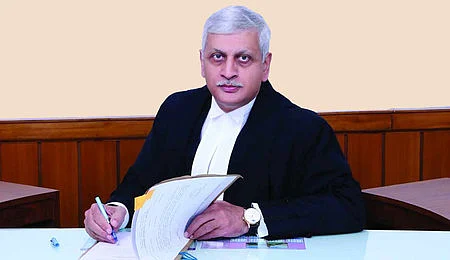 உச்சநீதிமன்ற முன்னாள் தலைமை நீதிபதி யு.யு.லலித்