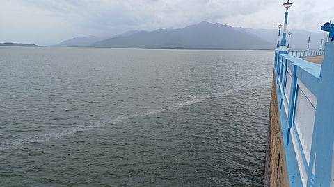 பவானிசாகா் அணை.