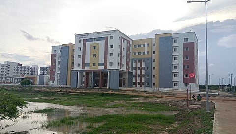 ஒரத்தூரில் உள்ள அரசு மருத்துவக் கல்லூரி மருத்துவமனை. 