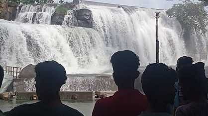 பேச்சிப்பாறை அணையிலிருந்து
உபரிநீா் வெளியேற்றம்