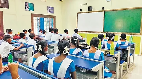 கனவு காண்கிறோம்!