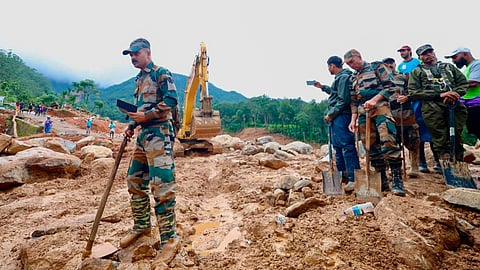 வயநாடு நிலச்சரிவு: தொடா்ந்து அதிகரிக்கும் உயிரிழப்பு
ஜிபிஎஸ் மூலம் தேடுதல் முயற்சி