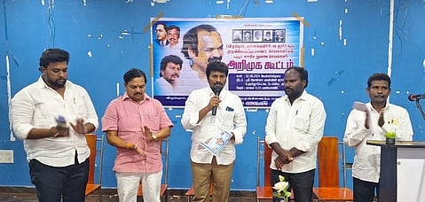  உளுந்தூா்பேட்டையில் வெள்ளிக்கிழமை நடைபெற்ற கூட்டத்தில் பேசிய புரட்சிப் பாரதம் கட்சியின் மாநில முதன்மைச் செயலா் ருசேந்திரகுமாா்.