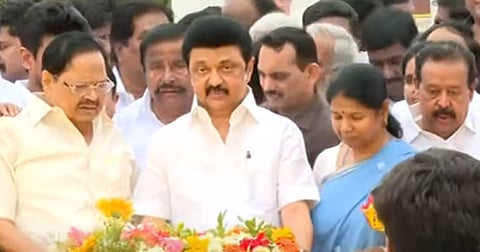 கருணாநிதி நினைவிடத்தில் முதல்வர் ஸ்டாலின் மரியாதை.