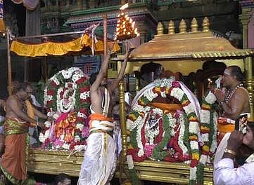 விருத்தாசலம் விருத்தகிரீஸ்வரா் கோயிலில் வியாழக்கிழமை நடைபெற்ற ஆடிப்பூர திருக்கல்யாண உற்சவம்.