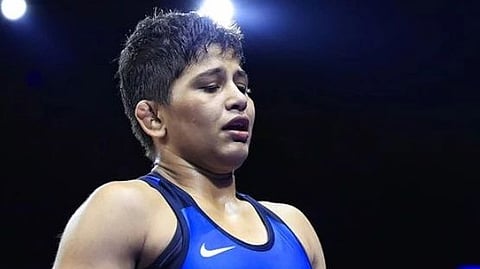 ஒழுங்கு நடவடிக்கை - பாரீஸிலிருந்து வெளியேற்றப்படும் அன்டிம் பங்கால்