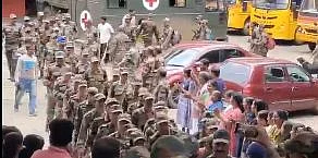 வயநாடு மீட்புக்கு உதவிய வீரர்கள் விடைபெற்ற போது