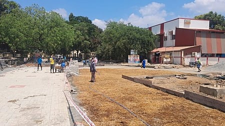 செங்கல்பட்டு ரயில் நிலையத்தில் நடைபெறும் மறுசீரமைப்பு பணி.