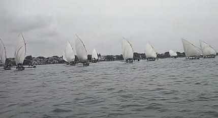  நம்புதாளை செல்வமுத்துமாரியம்மன் கோயில் ஆடி திருவிழாவையொட்டி, ஞாயிற்றுக்கிழமை நடைபெற்ற பாய்மரப் படகுப் போட்டி.