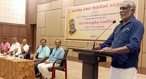 சிறப்பு சொற்பொழிவு நிகழ்வில் பேசுகிறாா் பவா செல்லதுரை.