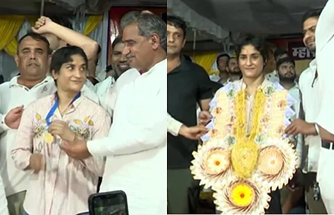 வினேஷ் போகத்துக்கு தங்கப் பதக்கம் வழங்கிய கிராமத்தினர், பண மாலை அணிவிக்கும் இளைஞர்கள்