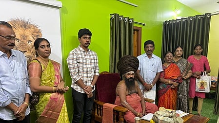 சீா்காழி தமிழ்ச் சங்கத் தலைவா் ரூ.13 லட்சம் நன்கொடை