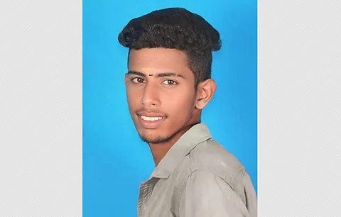 மாணவர்களிடையே நடந்த மோதலில் உயிரிழந்த ஆகாஷ்