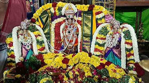 திருக்கல்யாண கோலத்தில் சத்திபாமா, ருக்மணி சமேத சந்தான வேணுகோபால சுவாமி. 