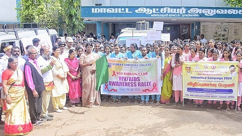  பேரணியைத் தொடக்கிவைத்த ஆட்சியா் ரா. அழகுமீனா.