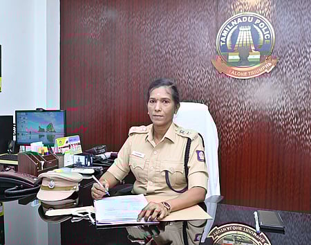 மதுரை மாநகரக் காவல் தலைமையிட துணை ஆணையராக பொறுப்பேற்றுக் கொண்ட ராஜேஸ்வரி.