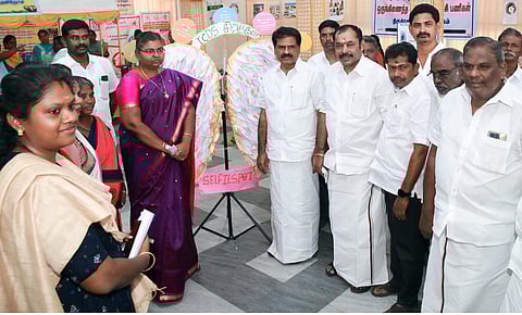 திருச்செங்கோட்டில் நடைபெற்ற மக்கள் தொடா்பு திட்ட முகாமில் கலந்துகொண்ட ஆட்சியா் ச.உமா. உடன், ஈ.ஆா்.ஈஸ்வரன் எம்எல்ஏ, எஸ்.எம்.மதுரா செந்தில் உள்ளிட்டோா்.