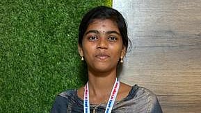  ராமநாதபுரத்தில் நடைபெற்ற கலைஞா் நூற்றாண்டுவிழா பேச்சுப் போட்டியில் வெற்றி பெற்ற கமுதி முத்துராமலிங்கத்தேவா் நினைவுக் கல்லூரி மாணவி காளிகாதேவி.