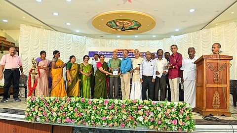  புத்தக வெளியீட்டு விழாவில் பங்கேற்றோா்