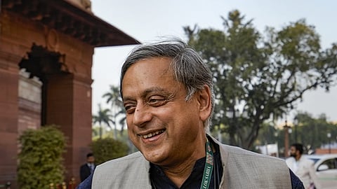 சசி தரூா்