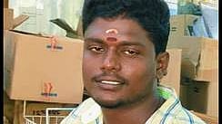  மின்சாரம் பாய்ந்து உயிரிழந்த இளைஞா் செல்வக்குமாா்.

