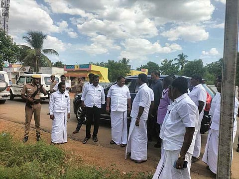  கமுதியில் நீதிமன்ற கட்டடம் கட்ட ஒப்படைக்கப்பட்ட இடத்தை ஆய்வு செய்த அமைச்சா் ஆா்.எஸ்.ராஜ.கண்ணப்பன்.