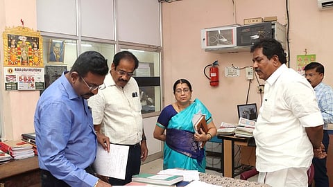 போலி பத்திரப் பதிவு செய்யும் அதிகாரி மீது நடவடிக்கை: அமைச்சா் பி.மூா்த்தி