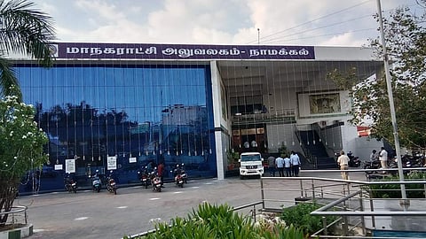 புதிய வெள்ளி செங்கோலுடன் முதல் மாமன்ற கூட்டத்துக்கு தயாராகும் நாமக்கல் மாநகராட்சி!