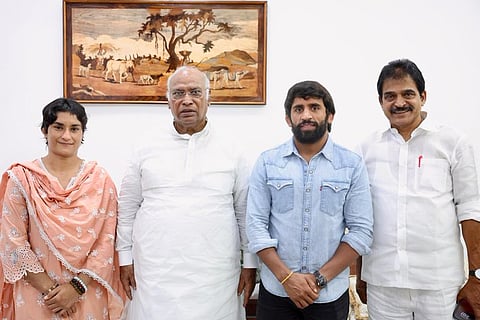 காங்கிரஸ் கட்சியில்..