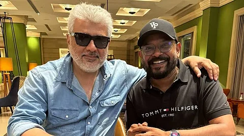 நடிகர் அஜித், இயக்குநர் வெங்கட் பிரபு.