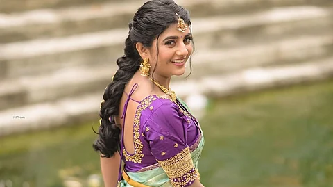 குழந்தை நட்சத்திரமாக தமிழ் சினிமாவில் அறிமுகமாகி அதன் பிறகு சீரியல் நாயகியாக இல்லங்கள் தோறும் மக்களை கவர்ந்து வரும் கேப்ரியல்லா சார்ல்டன்.
