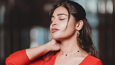 தனியார் தொலைக்காட்சியில் ஒளிபரப்பாகிய முள்ளும் மலரும் தொடர் மூலம் கலை உலகில் தனது பயணத்தை தொடங்கினார். படம் - இன்ஸ்டாகிராம்