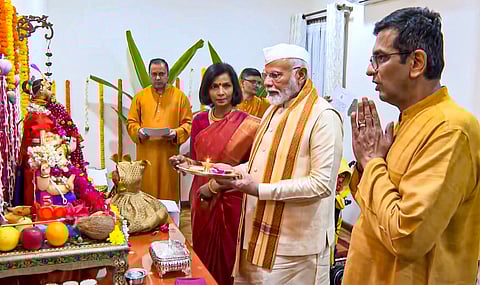 உச்ச நீதிமன்றத் தலைமை நீதிபதி இல்ல பூஜையில் பிரதமர் 