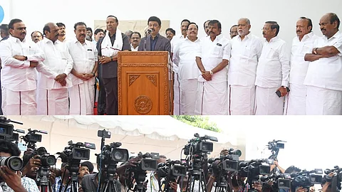 சென்னை விமான நிலையத்தில் சனிக்கிழமை செய்தியாளர்களை சந்தித்த முதல்வர் மு.க.ஸ்டாலின். உடன் அமைச்சர்கள் மற்றும் திமுக எம்.பி.க்கள் மற்றும் நிர்வாகிகள்.