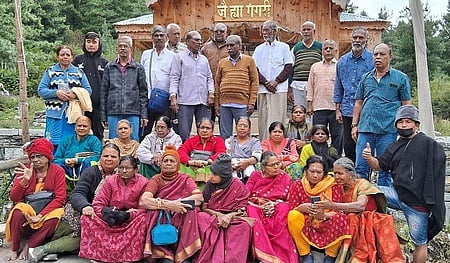 உத்தரகண்ட் நிலச்சரிவில் சிக்கிய சிதம்பரத்தைச் சோ்ந்தவா்களில் 10 போ் விமானம் மூலம் செவ்வாய்க்கிழமை சென்னை திரும்புகின்றனா். 