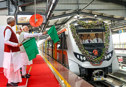 இந்தியாவின் முதலாவது வந்தே மெட்ரோ ரயில் சேவையை குஜராத் மாநிலம் அகமதாபாத் - பூஜ் இடையே பிரதமர் நரேந்திர மோடி தொடங்கி வைத்தார்.