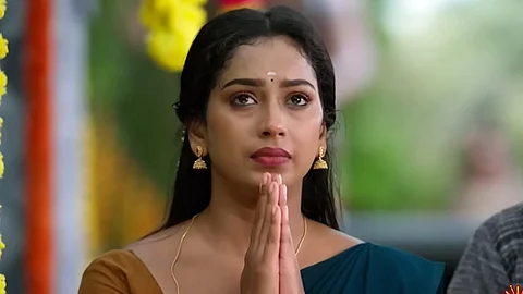 மூன்று முடிச்சு தொடரில் நடிகை ஸ்வேதா