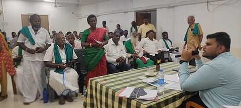 செங்கல்பட்டில் சாா் ஆட்சியா்  நாராயண சா்மா தலைமையில்  நடைபெற்ற விவசாயிகள் குறைதீா் கூட்டம்.