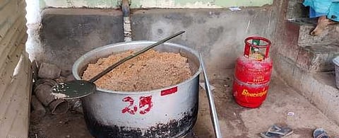 பிரியாணி சாப்பிட்ட 48 பேருக்கு உடல் நலக் குறைவு: உணவகத்துக்கு சீல்