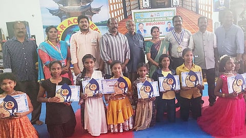 பரதநாட்டியப் போட்டியில் வென்றோருக்கு பரிசு