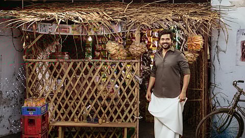 படப்பிடிப்பிலிருந்த நடிகர் கார்த்தியின் பிரத்யேக ஸ்டில்ஸ்.