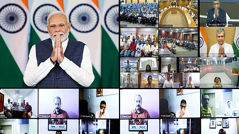 தொழில்நுட்ப மேம்பாடு ஏழைகளுக்கு பலனளிக்க வேண்டும் -பிரதமா் வலியுறுத்தல்