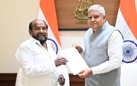 ஒய்எஸ்ஆர் காங்கிரஸ் கட்சியின் மாநிலங்களவை எம்.பி. ரியாகா கிருஷ்ணய்யா ராஜிநாமா.