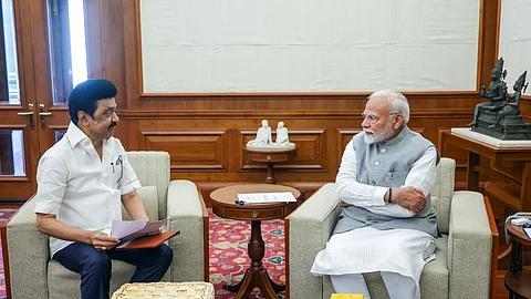 இரண்டு நாள்கள் அரசு முறைப் பயணமாக சென்னையிலிருந்து தில்லிக்கு புறப்பட்டு சென்ற தமிழக முதல்வர் மு.க.ஸ்டாலின் பிரதமர் நரேந்திர மோடியை நேரில் சந்தித்து வாழ்த்து தெரிவித்தார்.