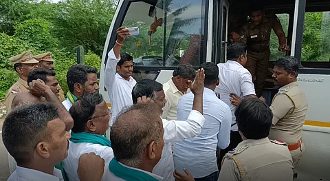 முதல்வரை சந்திக்கச் சென்ற ஏகனாபுரம் விவசாயிகள் கைது! 