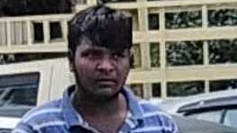  கொடைக்கானலில் மசாஜ் மைய ஊழியரிடம் பணம் பறித்ததாக கைது செய்யப்பட்டவா்.