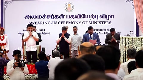 பதவியேற்பு விழாவில் முதல்வர் மு.க. ஸ்டாலின், ஆளுநர் ஆர்.என். ரவி