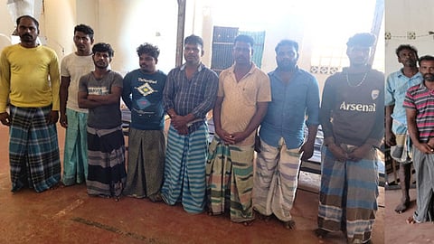  இலங்கைக் கடற்படையினரால் கைது செய்யப்பட்ட ராமேசுவரம் மீனவா்கள்.