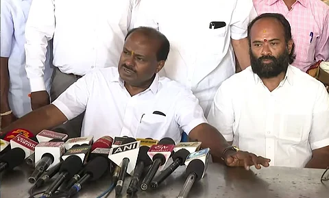 செய்தியாளர்கள் சந்திப்பின்போது ஹெச்.டி.குமாரசாமி.