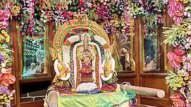 காமாட்சி அம்மன் கோயிலில் நவராத்திரி திருவிழா தொடக்கம்
